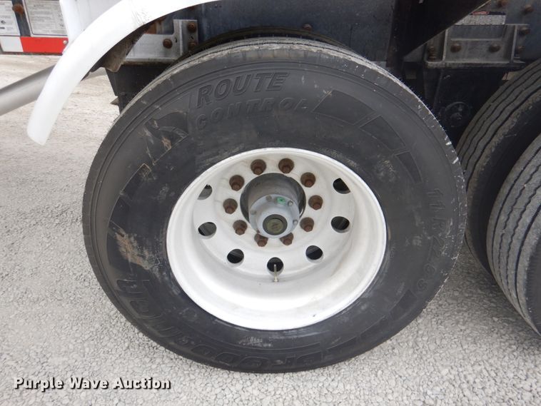 image for item DK1359 2005 Heil  pneumatic dry bulk trailer