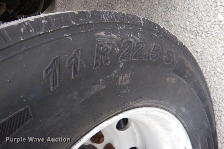 image for item DK1359 2005 Heil  pneumatic dry bulk trailer