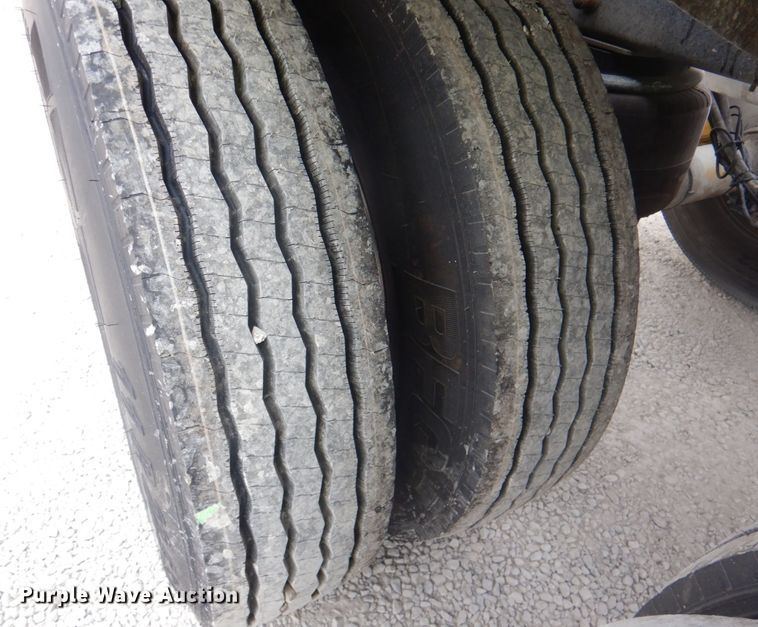 image for item DK1359 2005 Heil  pneumatic dry bulk trailer