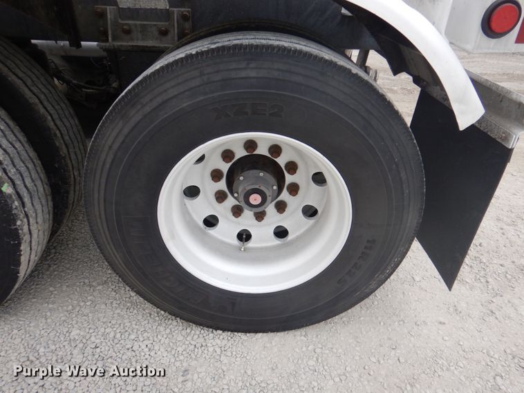 image for item DK1359 2005 Heil  pneumatic dry bulk trailer