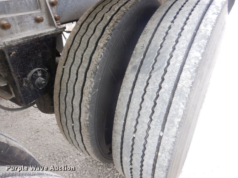 image for item DK1359 2005 Heil  pneumatic dry bulk trailer