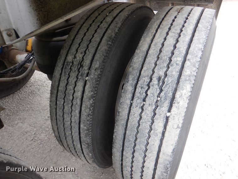 image for item DK1359 2005 Heil  pneumatic dry bulk trailer