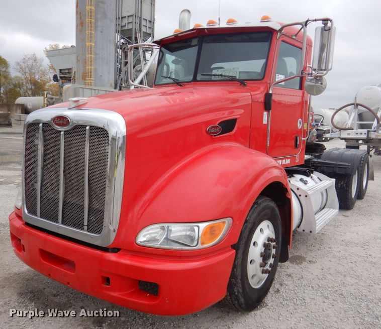 image for item DK1360 2011 Peterbilt 386  semi truck