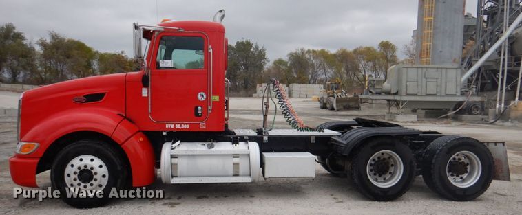 image for item DK1360 2011 Peterbilt 386  semi truck