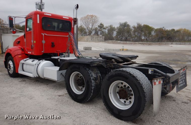image for item DK1360 2011 Peterbilt 386  semi truck