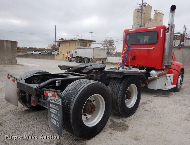 image for item DK1360 2011 Peterbilt 386  semi truck