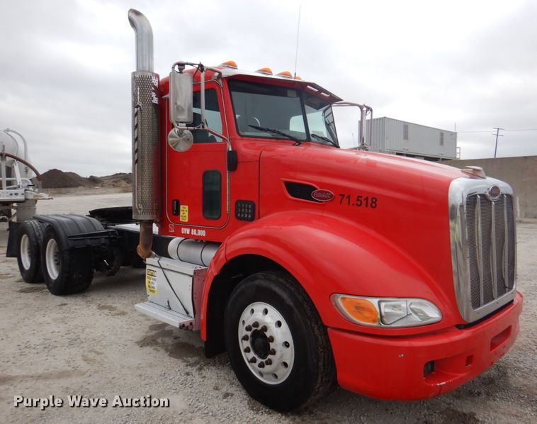 image for item DK1360 2011 Peterbilt 386  semi truck