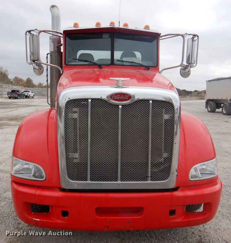 image for item DK1360 2011 Peterbilt 386  semi truck