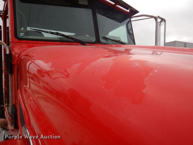 image for item DK1360 2011 Peterbilt 386  semi truck