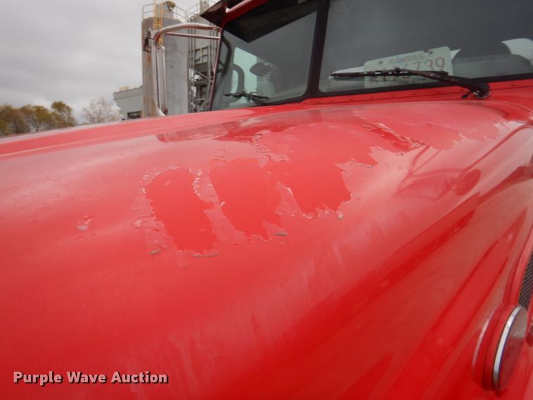 image for item DK1360 2011 Peterbilt 386  semi truck