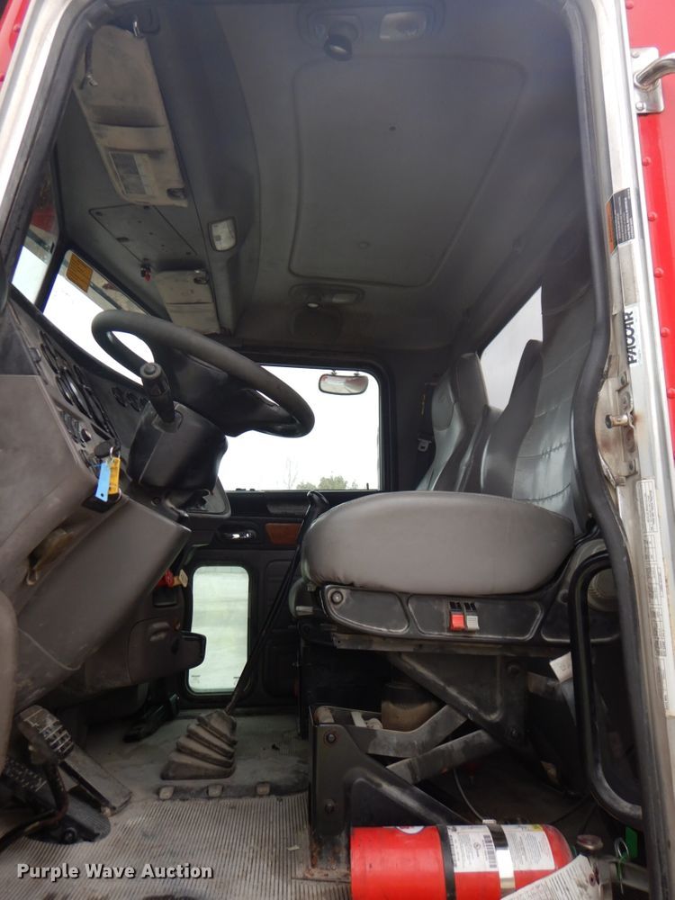 image for item DK1360 2011 Peterbilt 386  semi truck