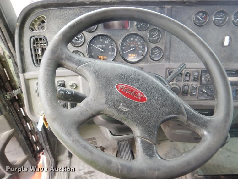 image for item DK1360 2011 Peterbilt 386  semi truck