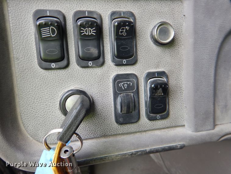 image for item DK1360 2011 Peterbilt 386  semi truck