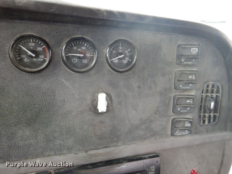 image for item DK1360 2011 Peterbilt 386  semi truck