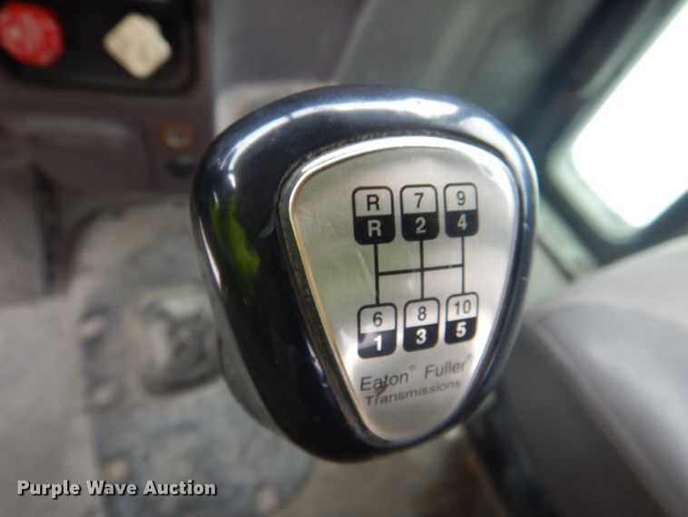 image for item DK1360 2011 Peterbilt 386  semi truck