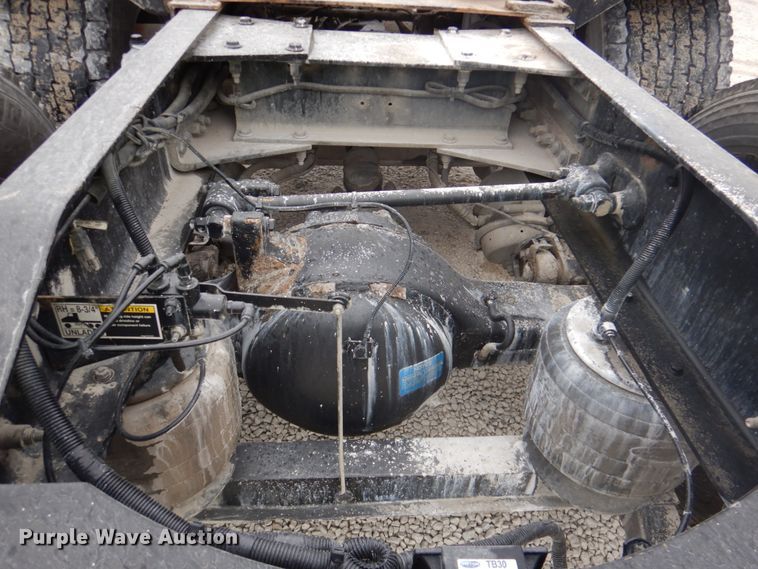 image for item DK1360 2011 Peterbilt 386  semi truck