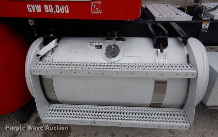 image for item DK1360 2011 Peterbilt 386  semi truck