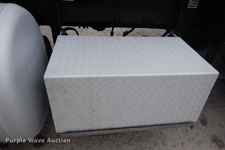 image for item DK1360 2011 Peterbilt 386  semi truck