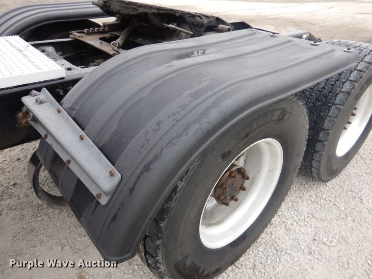 image for item DK1360 2011 Peterbilt 386  semi truck