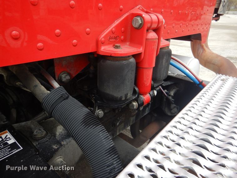 image for item DK1360 2011 Peterbilt 386  semi truck