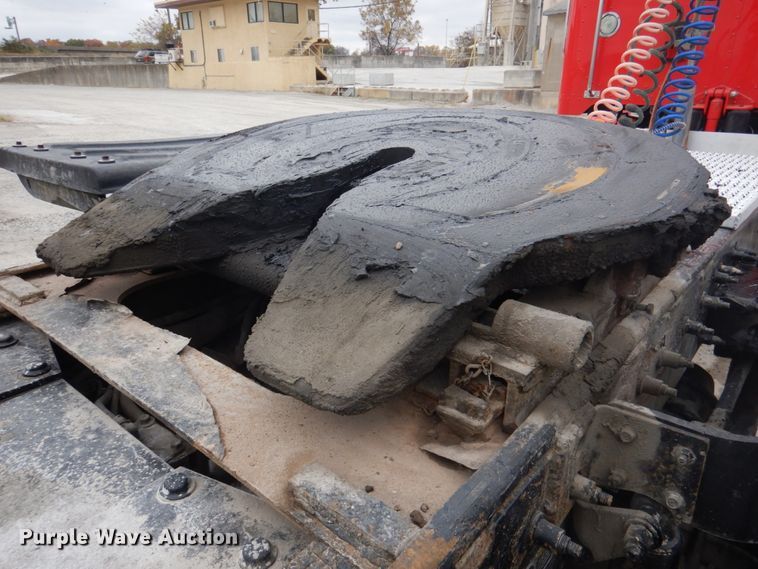 image for item DK1360 2011 Peterbilt 386  semi truck