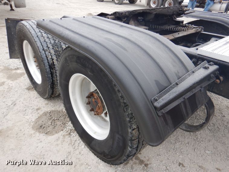 image for item DK1360 2011 Peterbilt 386  semi truck