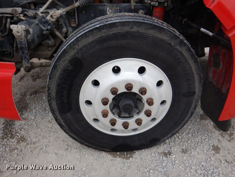 image for item DK1360 2011 Peterbilt 386  semi truck