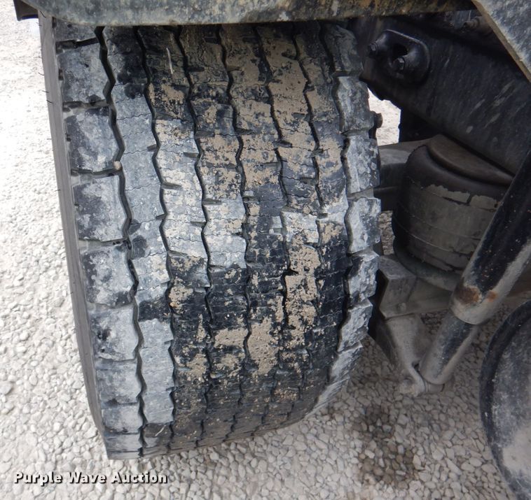 image for item DK1360 2011 Peterbilt 386  semi truck