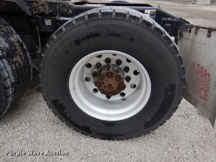 image for item DK1360 2011 Peterbilt 386  semi truck