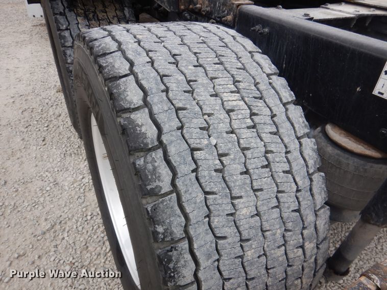 image for item DK1360 2011 Peterbilt 386  semi truck