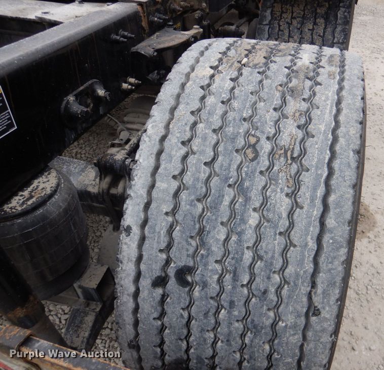 image for item DK1360 2011 Peterbilt 386  semi truck