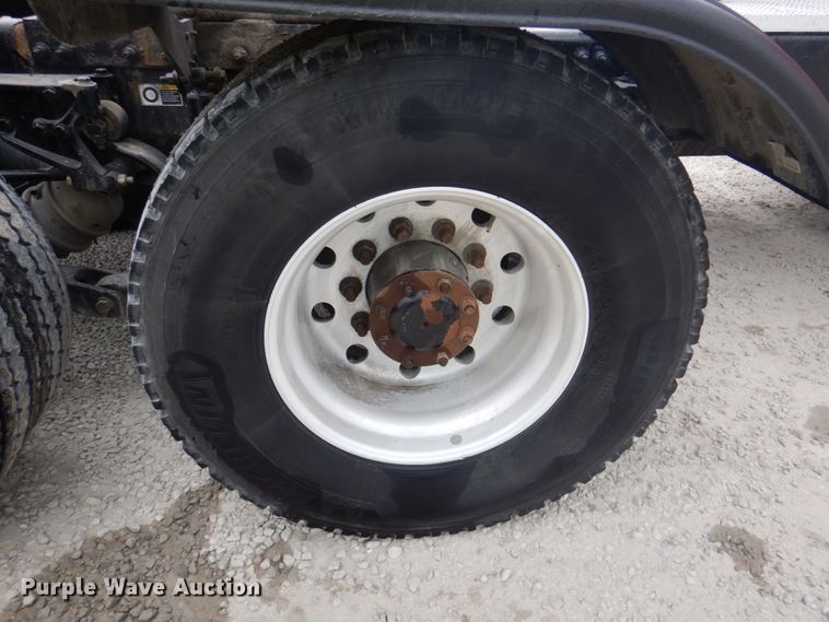 image for item DK1360 2011 Peterbilt 386  semi truck