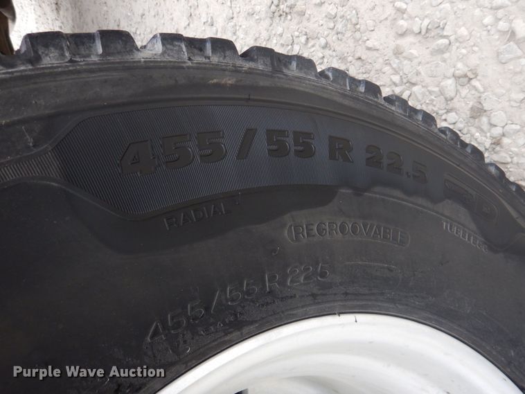 image for item DK1360 2011 Peterbilt 386  semi truck