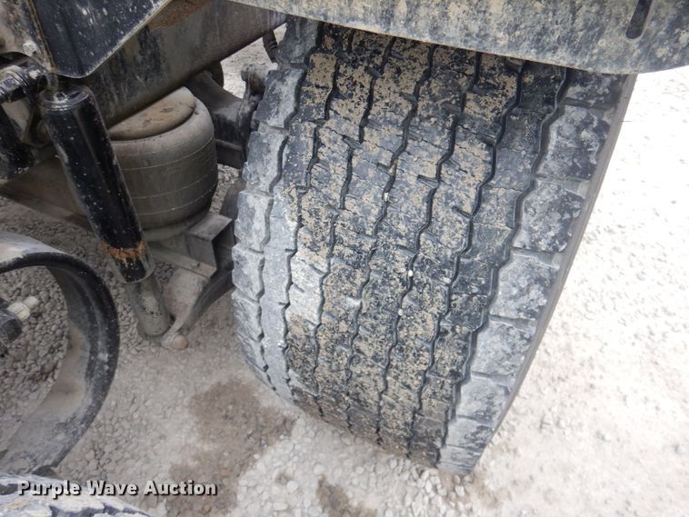 image for item DK1360 2011 Peterbilt 386  semi truck