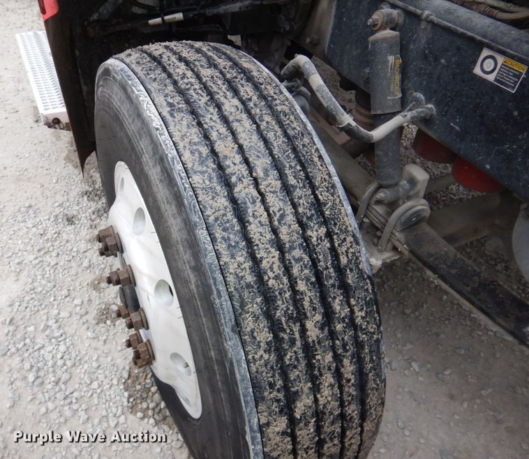 image for item DK1360 2011 Peterbilt 386  semi truck