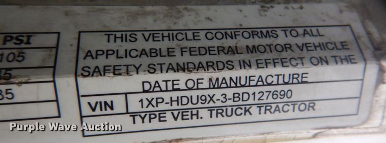 image for item DK1360 2011 Peterbilt 386  semi truck