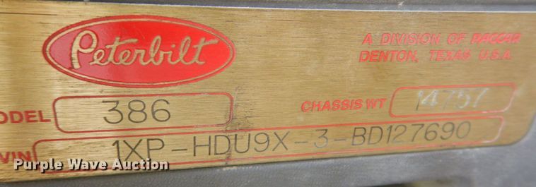 image for item DK1360 2011 Peterbilt 386  semi truck