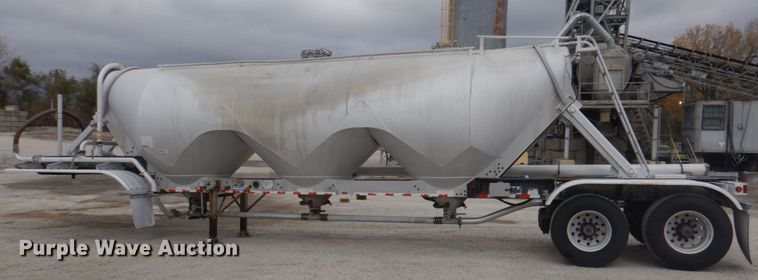 image for item DK1361 2007 Heil  pneumatic dry bulk trailer