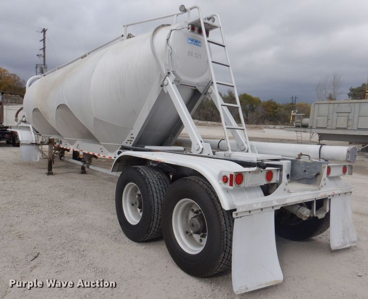 image for item DK1361 2007 Heil  pneumatic dry bulk trailer