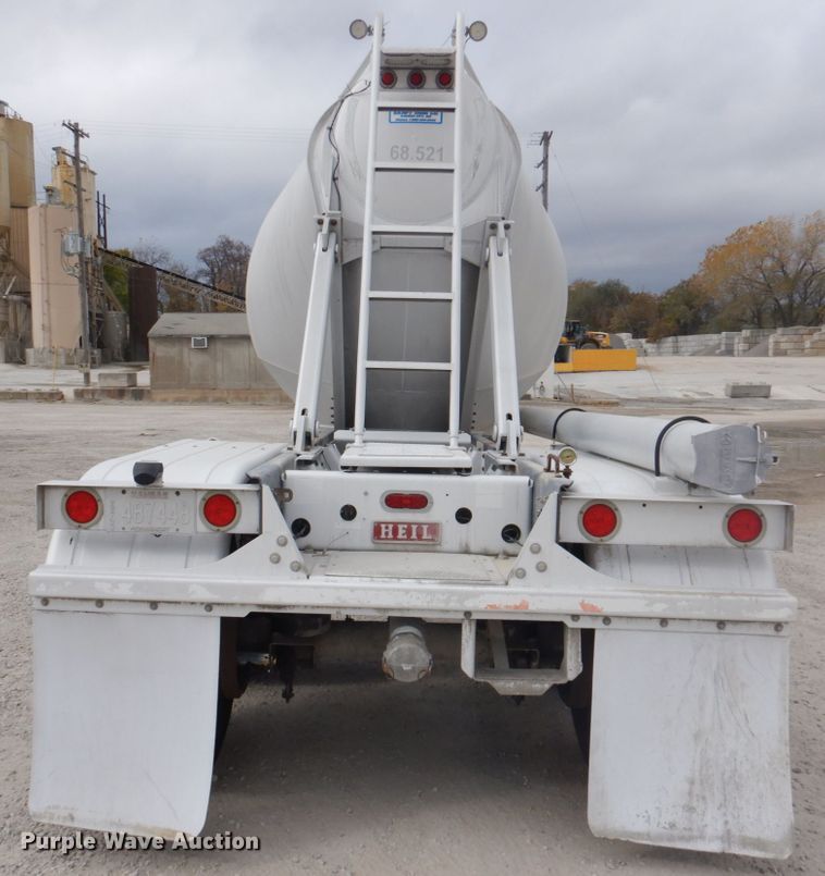 image for item DK1361 2007 Heil  pneumatic dry bulk trailer