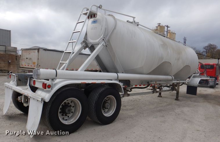 image for item DK1361 2007 Heil  pneumatic dry bulk trailer