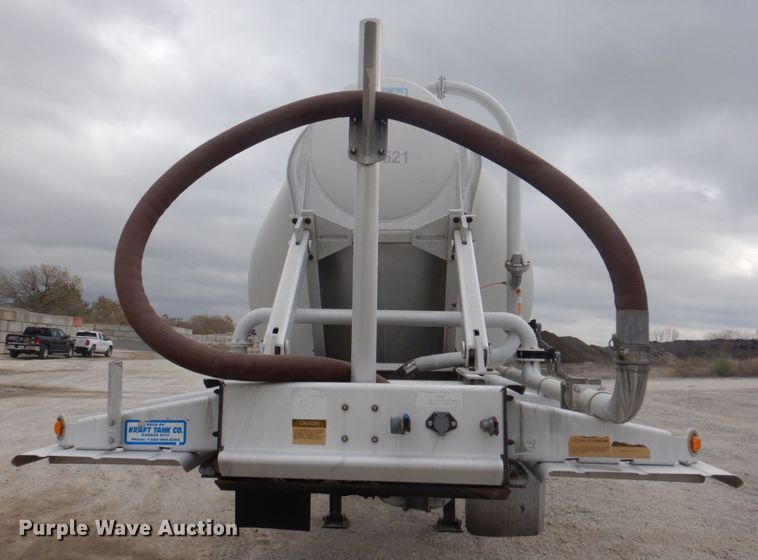 image for item DK1361 2007 Heil  pneumatic dry bulk trailer