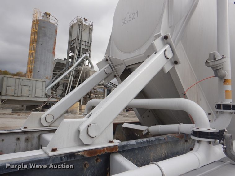 image for item DK1361 2007 Heil  pneumatic dry bulk trailer