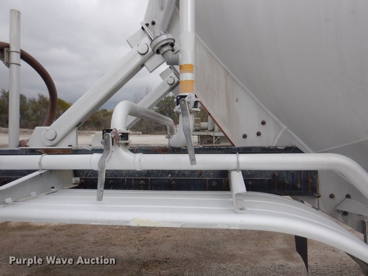 image for item DK1361 2007 Heil  pneumatic dry bulk trailer