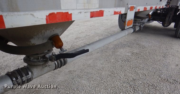 image for item DK1361 2007 Heil  pneumatic dry bulk trailer