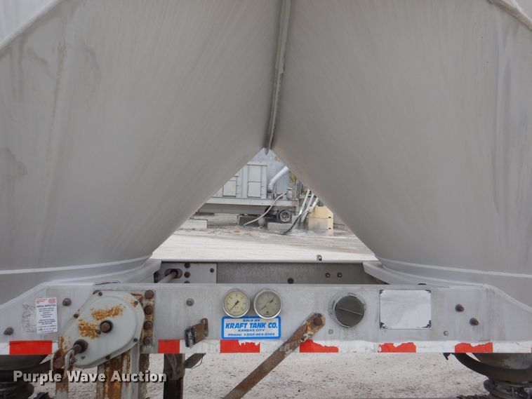 image for item DK1361 2007 Heil  pneumatic dry bulk trailer