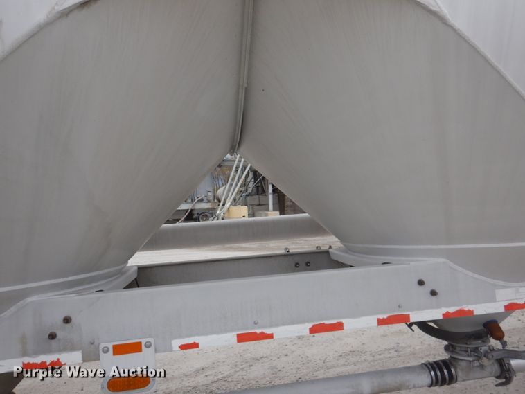 image for item DK1361 2007 Heil  pneumatic dry bulk trailer