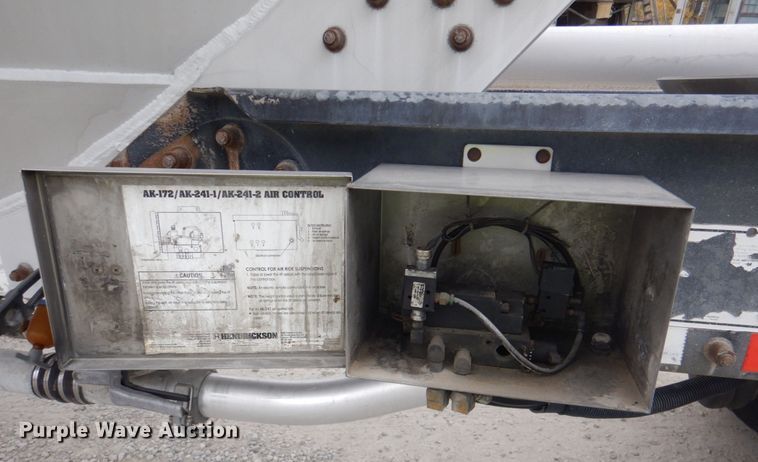 image for item DK1361 2007 Heil  pneumatic dry bulk trailer