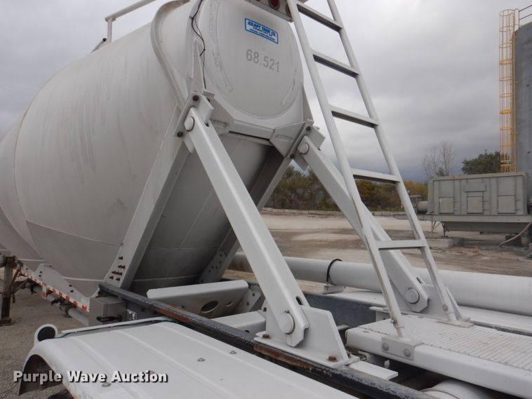 image for item DK1361 2007 Heil  pneumatic dry bulk trailer