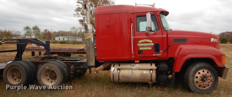 image for item DL0689 2001 Mack CH612  semi truck